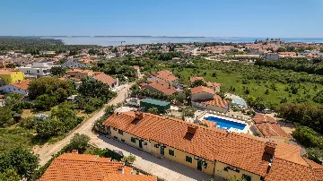 Villa with Outdoor Pool and Jacuzzi in Vodnjan