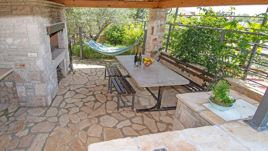 Villa with Outdoor Pool and Jacuzzi in Vodnjan