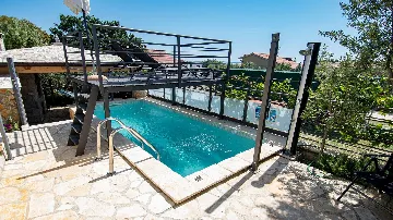 Villa with Outdoor Pool and Jacuzzi in Vodnjan