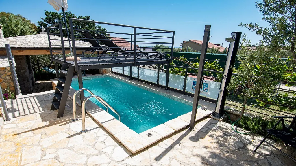 Villa with Outdoor Pool and Jacuzzi in Vodnjan