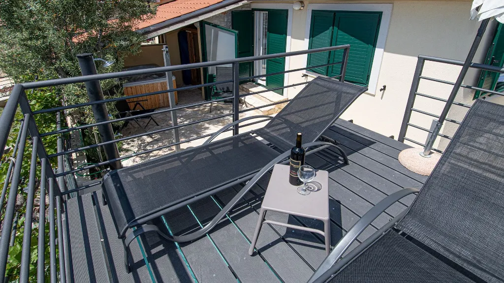 Villa with Outdoor Pool and Jacuzzi in Vodnjan