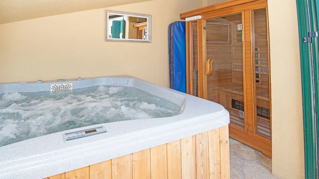Villa with Outdoor Pool and Jacuzzi in Vodnjan