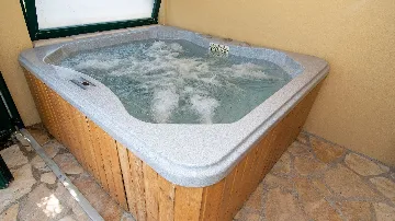 Villa with Outdoor Pool and Jacuzzi in Vodnjan