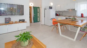 Villa with Outdoor Pool and Jacuzzi in Vodnjan