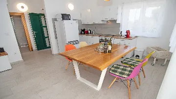 Villa with Outdoor Pool and Jacuzzi in Vodnjan