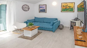 Villa with Outdoor Pool and Jacuzzi in Vodnjan