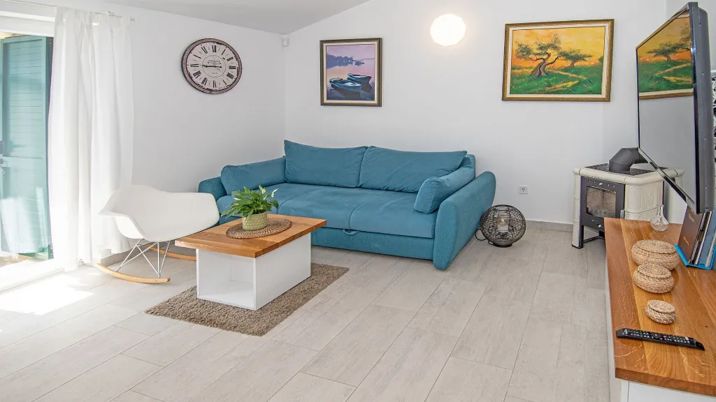 Villa with Outdoor Pool and Jacuzzi in Vodnjan