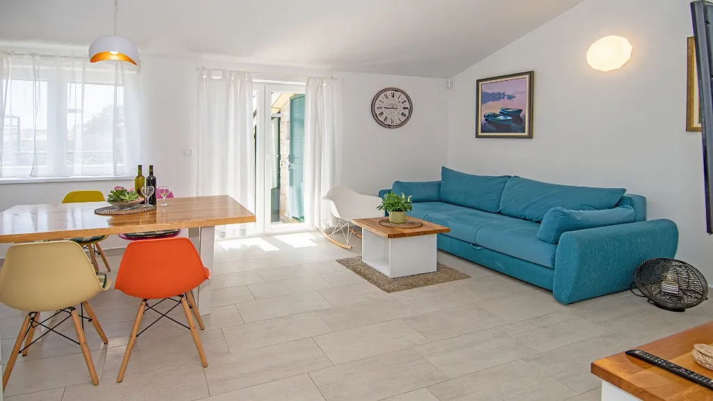 Villa with Outdoor Pool and Jacuzzi in Vodnjan