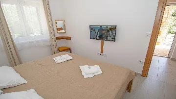 Villa with Outdoor Pool and Jacuzzi in Vodnjan