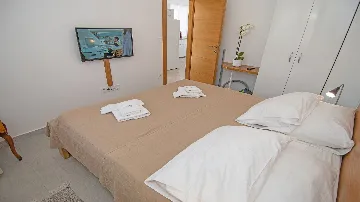 Villa with Outdoor Pool and Jacuzzi in Vodnjan