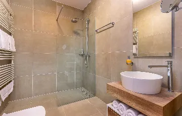 Villa with Pool and Sauna in Veprinac