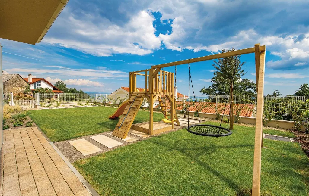 Villa with Pool and Sauna in Veprinac