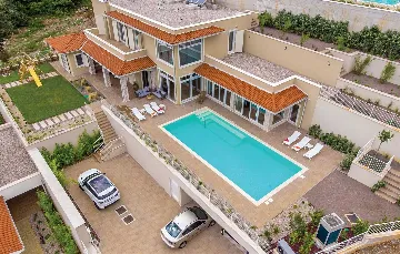 Villa with Pool and Sauna in Veprinac