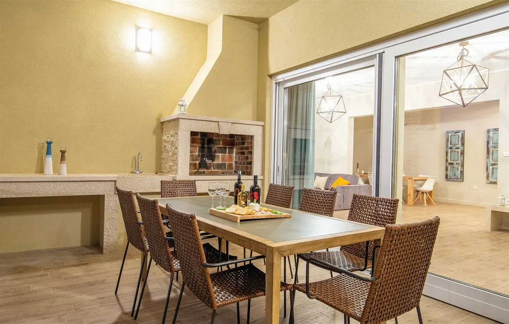 Villa with Pool and Sauna in Veprinac