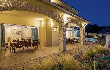 Villa with Pool and Sauna in Veprinac