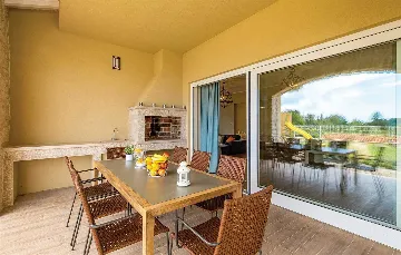 Villa with Pool and Sauna in Veprinac