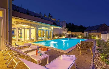 Villa with Pool and Sauna in Veprinac