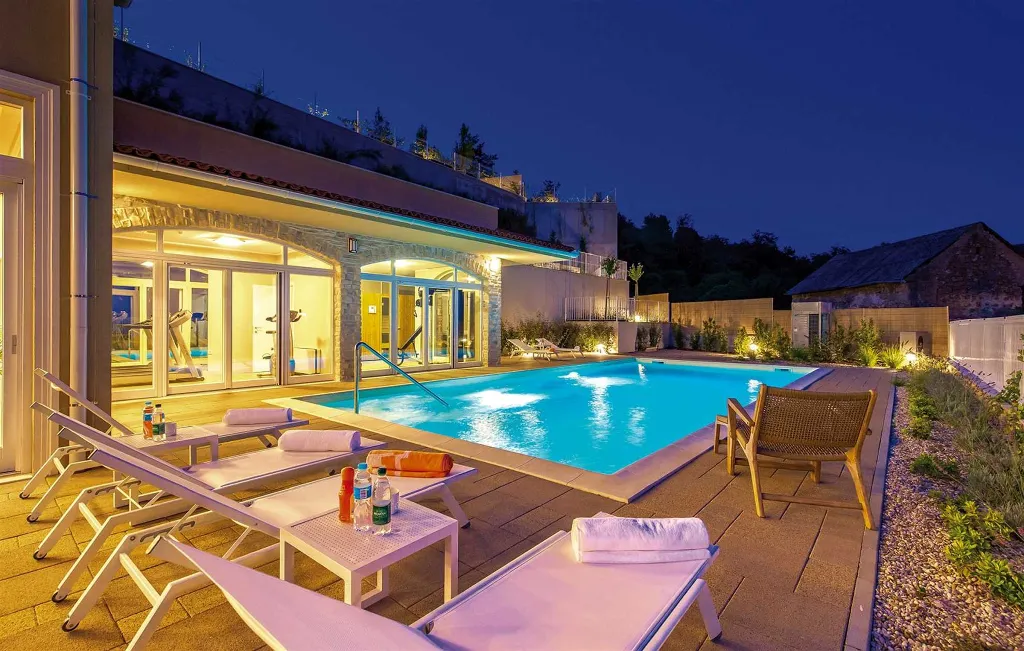 Villa with Pool and Sauna in Veprinac