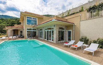 Villa with Pool and Sauna in Veprinac