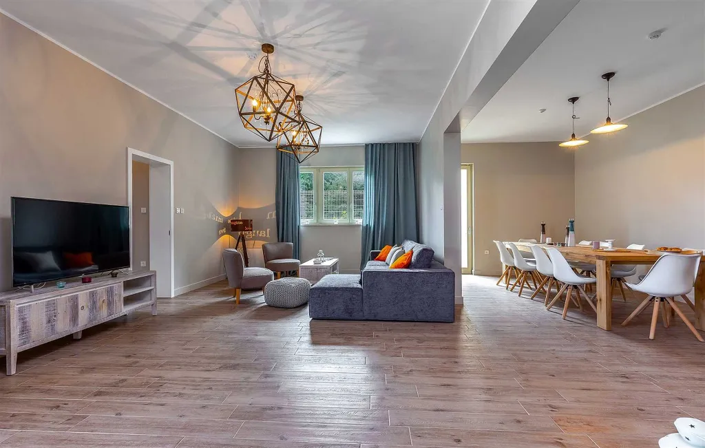 Villa with Pool and Sauna in Veprinac