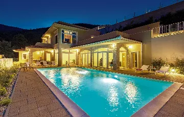 Villa with Pool and Sauna in Veprinac