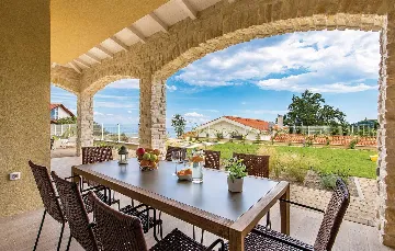 Villa with Pool and Sauna in Veprinac