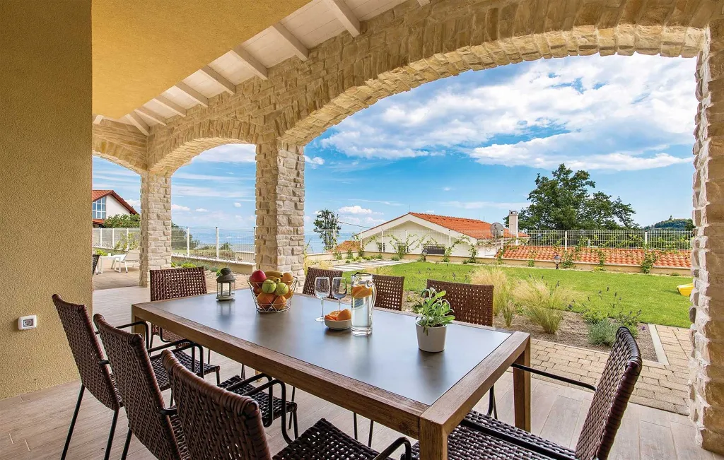 Villa with Pool and Sauna in Veprinac
