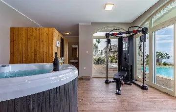 Villa with Pool and Sauna in Veprinac