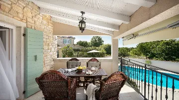 Villa in Kanfanar with 6 Bedrooms for 12 Guests