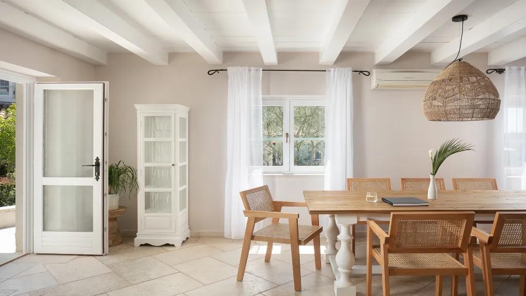Villa in Kanfanar with 6 Bedrooms for 12 Guests