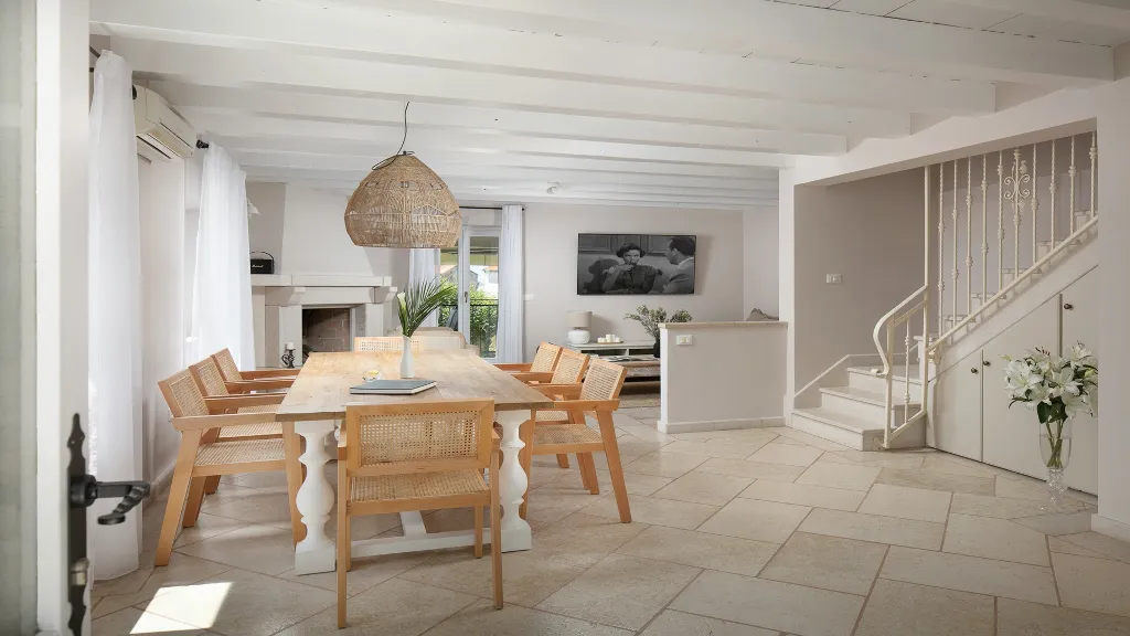Villa in Kanfanar with 6 Bedrooms for 12 Guests