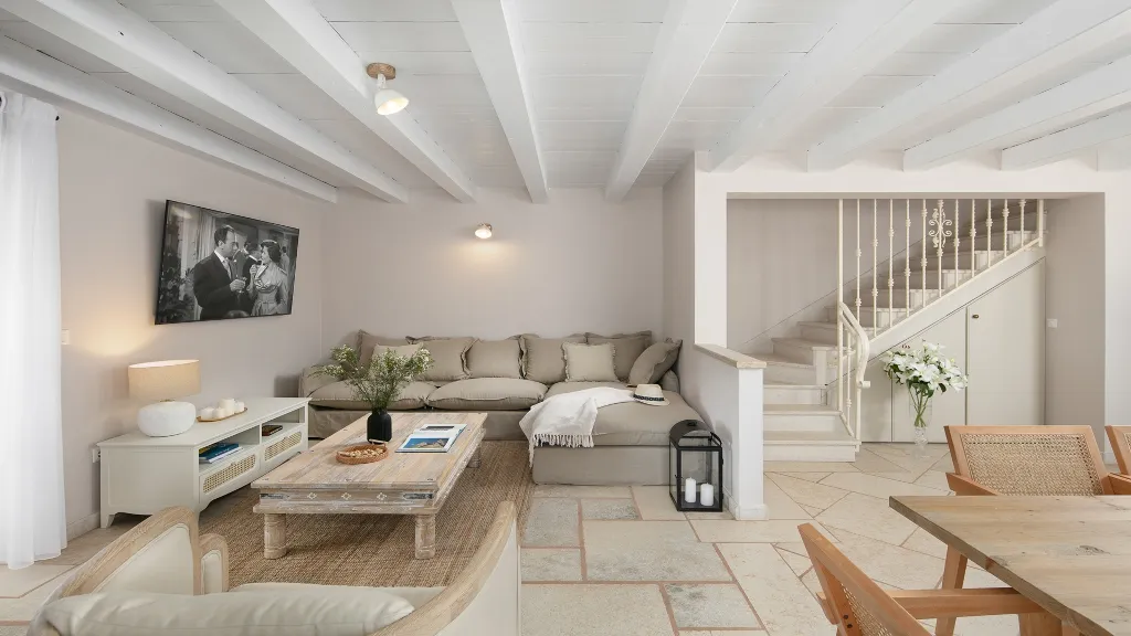 Villa in Kanfanar with 6 Bedrooms for 12 Guests