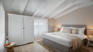 Villa in Kanfanar with 6 Bedrooms for 12 Guests