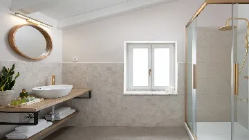 Villa in Kanfanar with 6 Bedrooms for 12 Guests