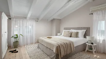 Villa in Kanfanar with 6 Bedrooms for 12 Guests