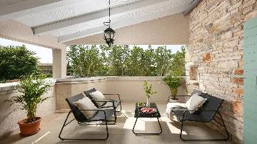 Villa in Kanfanar with 6 Bedrooms for 12 Guests