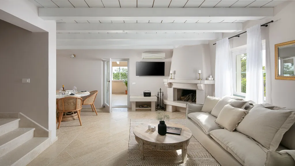 Villa in Kanfanar with 6 Bedrooms for 12 Guests