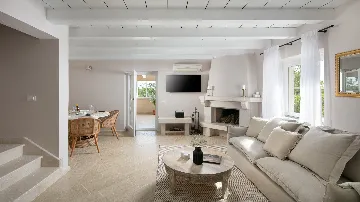 Villa in Kanfanar with 6 Bedrooms for 12 Guests