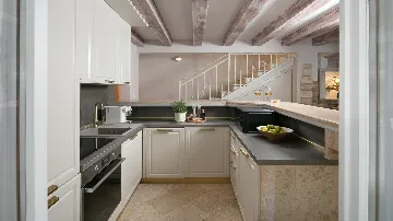 Villa in Kanfanar with 6 Bedrooms for 12 Guests