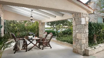 Villa in Kanfanar with 6 Bedrooms for 12 Guests