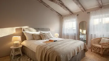 Villa in Kanfanar with 6 Bedrooms for 12 Guests