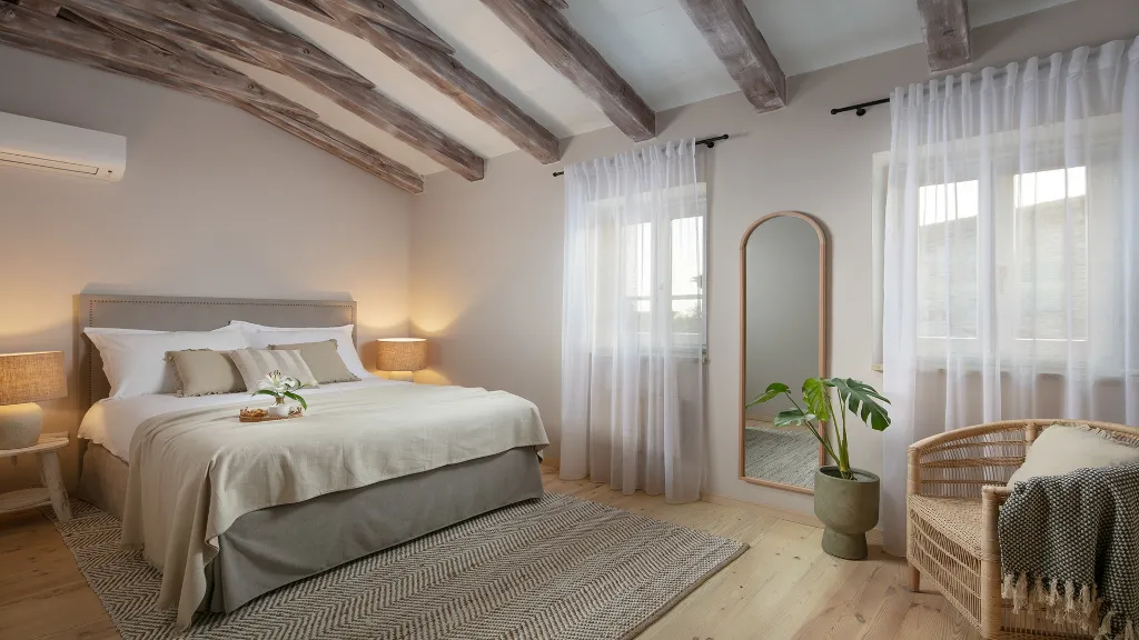 Villa in Kanfanar with 6 Bedrooms for 12 Guests