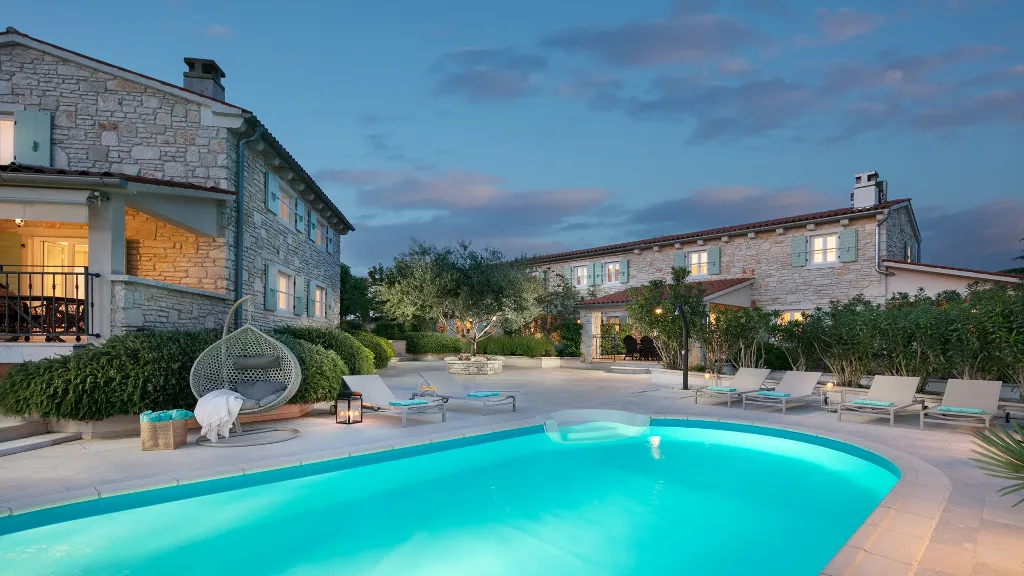 Villa in Kanfanar with 6 Bedrooms for 12 Guests