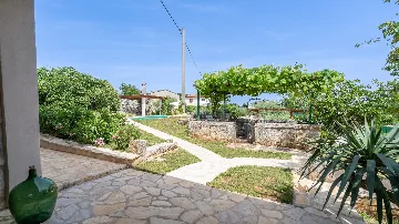 3-Bedroom Villa in Tinjan for 6 Guests