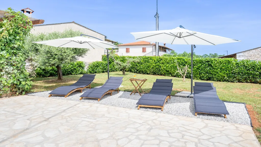 3-Bedroom Villa in Tinjan for 6 Guests