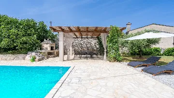 3-Bedroom Villa in Tinjan for 6 Guests