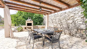 3-Bedroom Villa in Tinjan for 6 Guests