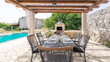 3-Bedroom Villa in Tinjan for 6 Guests