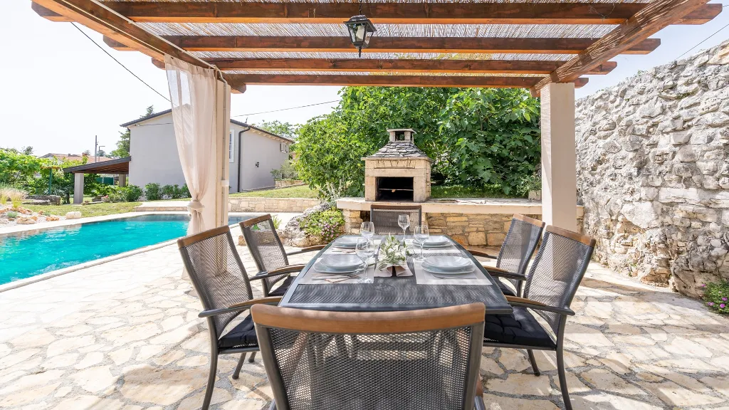 3-Bedroom Villa in Tinjan for 6 Guests