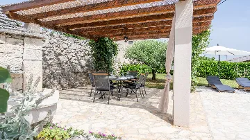 3-Bedroom Villa in Tinjan for 6 Guests